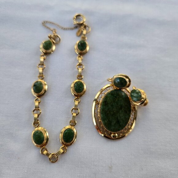 Vintage Sarah Coventry Green Jade Jewelry Set Marked 1/20 12k filled - Picture 2 of 6